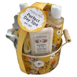 Taylor & finch Australia Gardenia & lily luxury 8 piece set - New& Sealed-